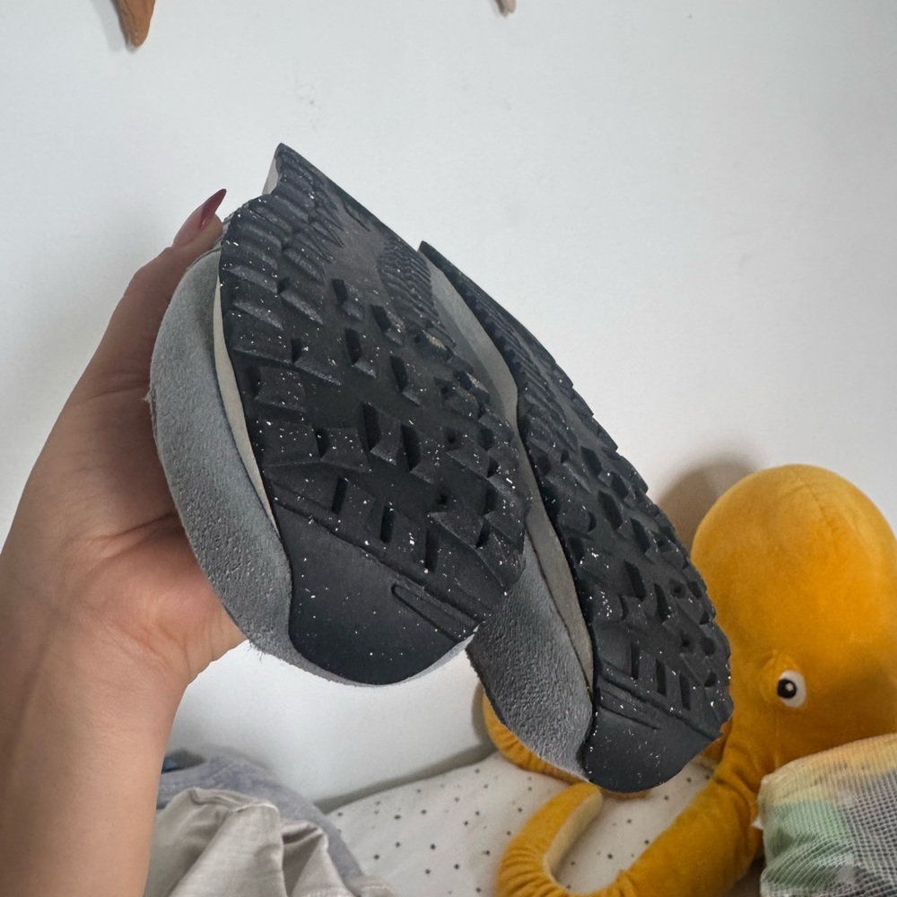 New Balance Grey Mesh & Suede Sneaker with White 'N' Logo - Picture 4 of 6